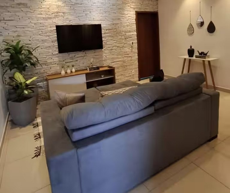 Proximo ao aeroporto, a 5 minutos do centro, px ao hospital.