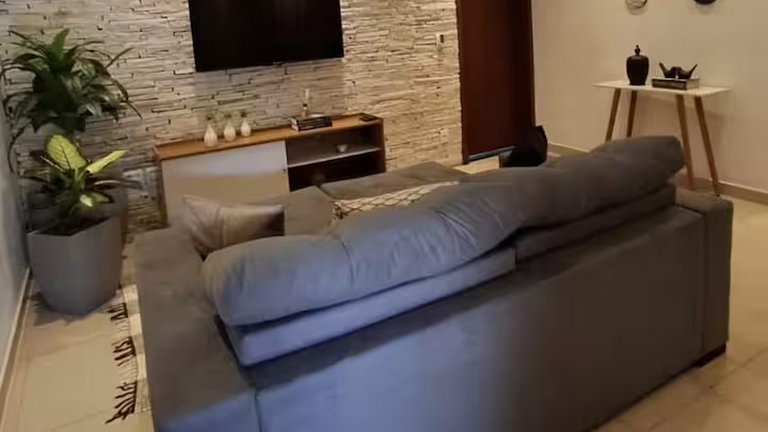 Proximo ao aeroporto, a 5 minutos do centro, px ao hospital.