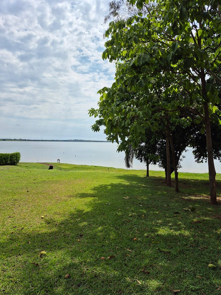 Casa de Campo, com acesso ao Rio Paraná, Com café da manhã.