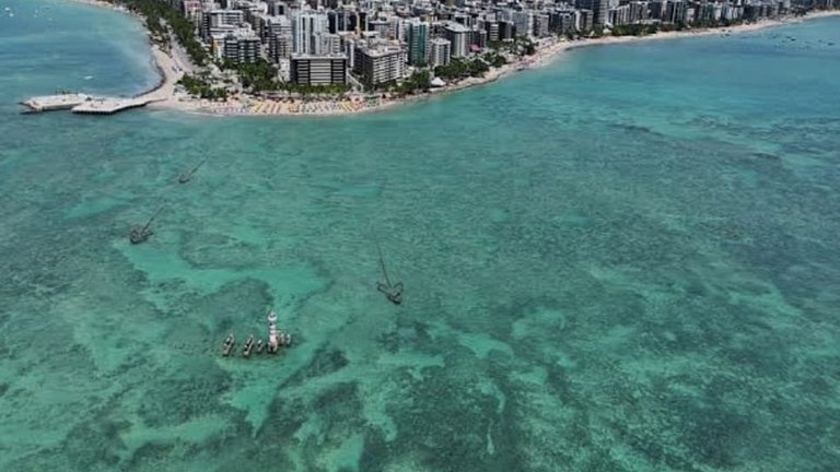 Flat, Ar, Piscina, Academia próximo as Praias,.vista por sol