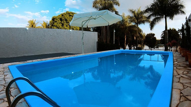 Rancho à Beira do Rio- Piscina e Acesso para Embarcações