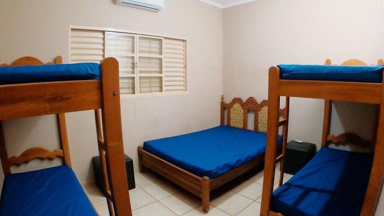 Rancho à Beira do Rio- Piscina e Acesso para Embarcações