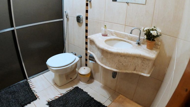 Rancho à Beira do Rio- Piscina e Acesso para Embarcações