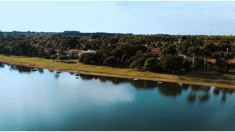 Rancho à Beira do Rio- Piscina e Acesso para Embarcações