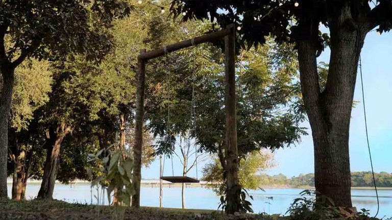 Rancho à Beira do Rio- Piscina e Acesso para Embarcações