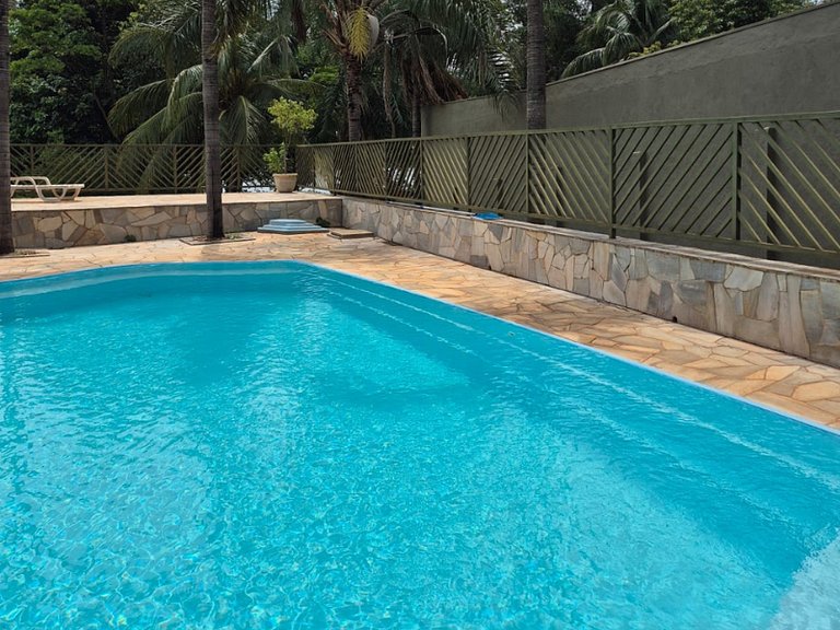 Casa de Campo, com acesso ao Rio Paraná, Com café da manhã.