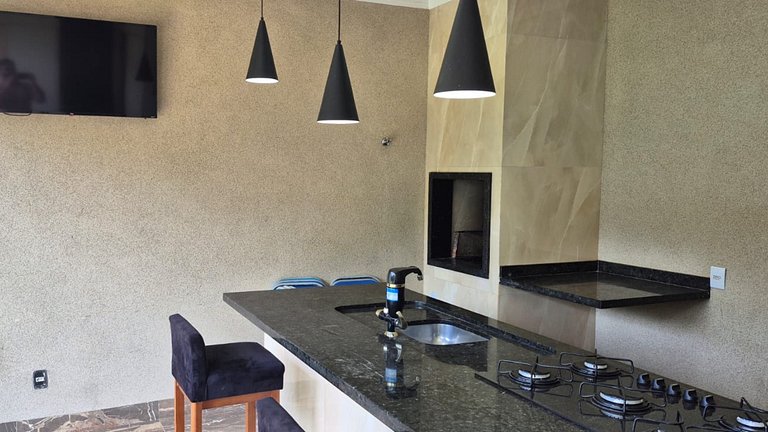 Casa com Piscina, churrasqueira Wi-Fi, São josé do Rio Preto