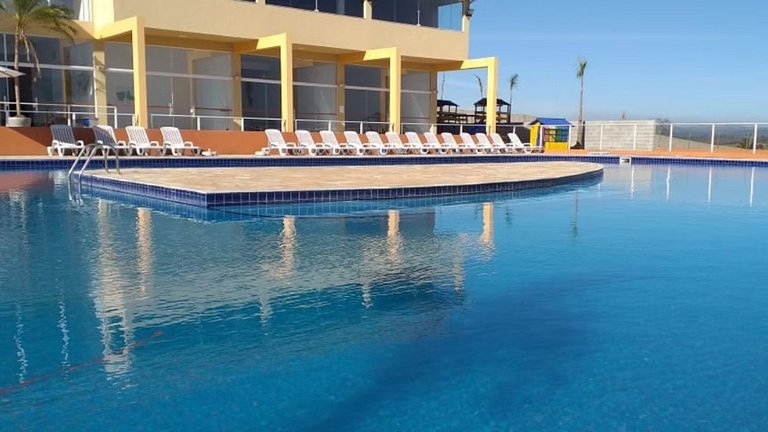 Chalé em Resort Catarina Home Club, Conforto, piscina e laze