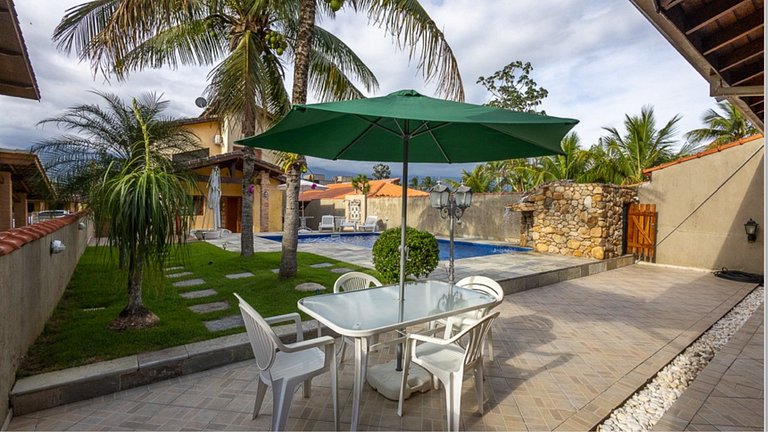 Casa com Piscina e Cascata no Morada da Praia