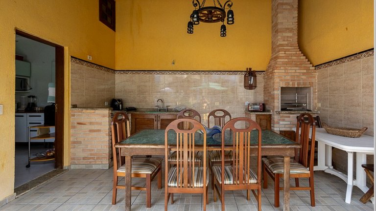 Casa com Piscina e Cascata no Morada da Praia