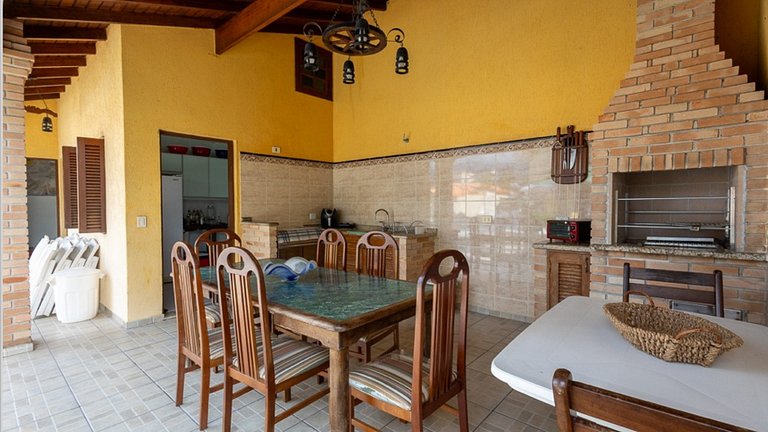 Casa com Piscina e Cascata no Morada da Praia