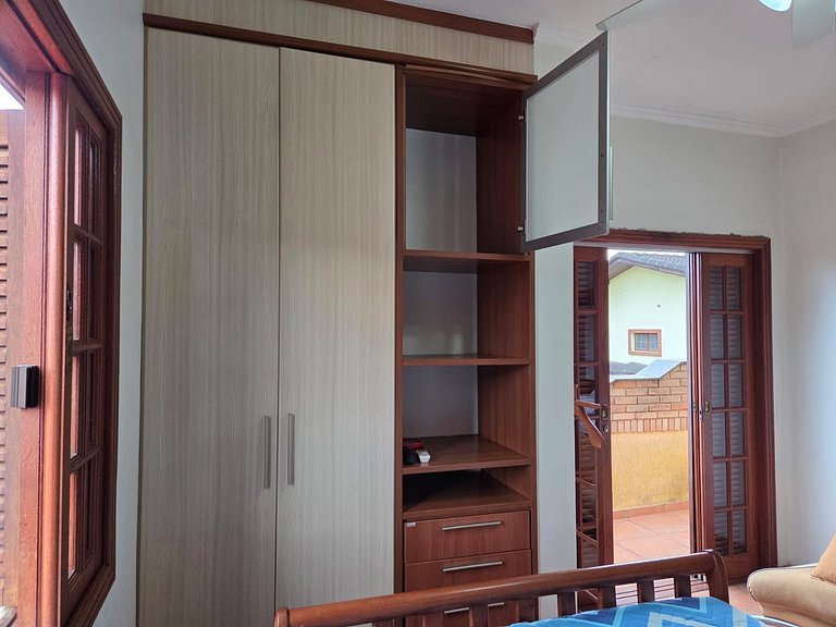 Casa com Piscina e Cascata no Morada da Praia