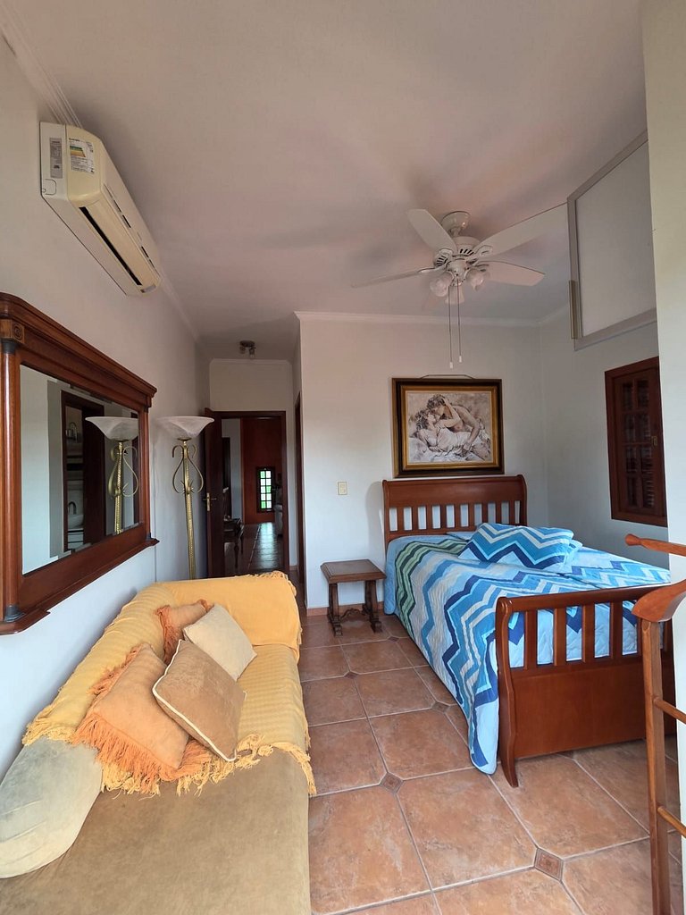 Casa com Piscina e Cascata no Morada da Praia