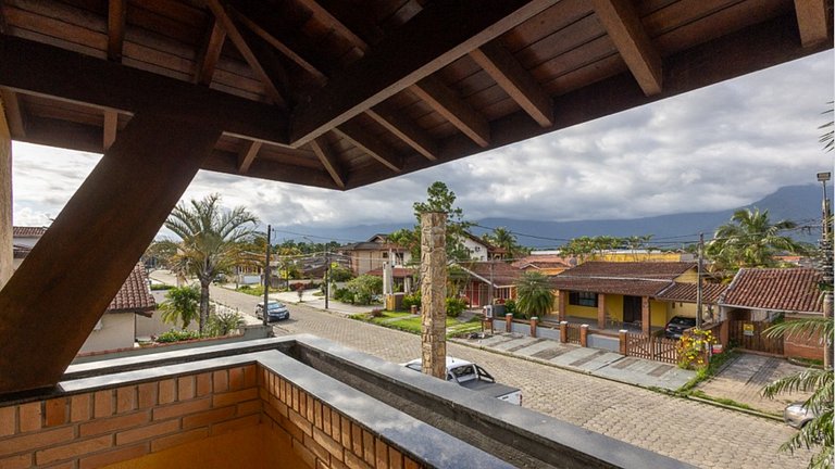 Casa com Piscina e Cascata no Morada da Praia