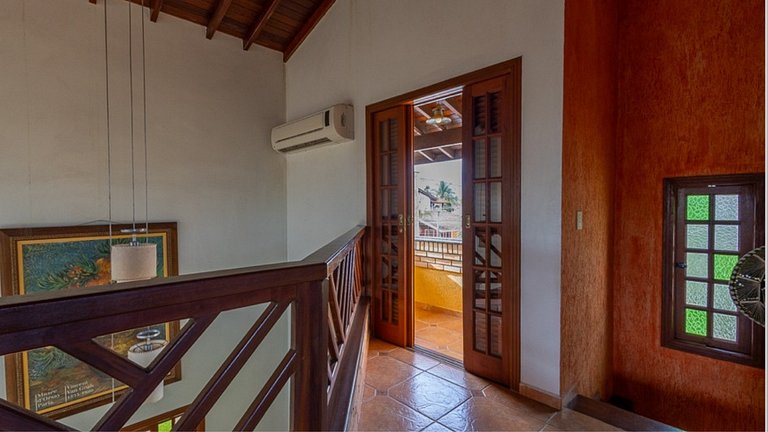 Casa com Piscina e Cascata no Morada da Praia