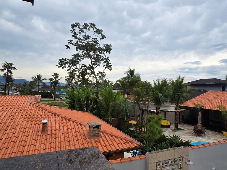 Casa com Piscina e Cascata no Morada da Praia