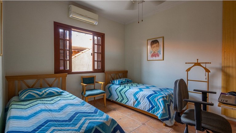 Casa com Piscina e Cascata no Morada da Praia