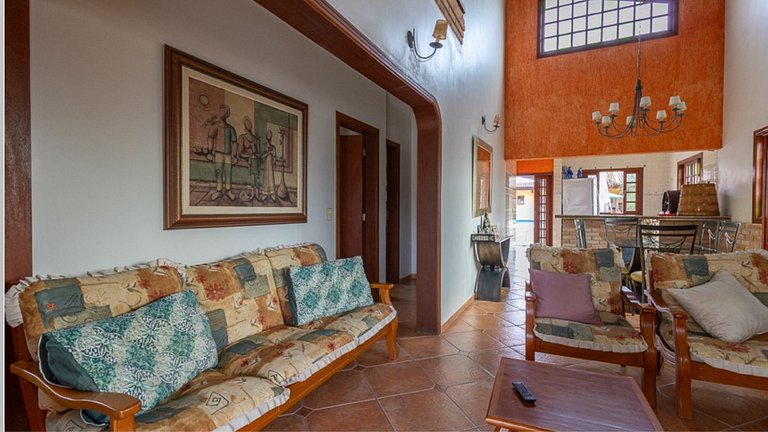 Casa com Piscina e Cascata no Morada da Praia