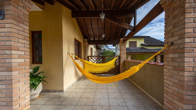 Casa com Piscina e Cascata no Morada da Praia