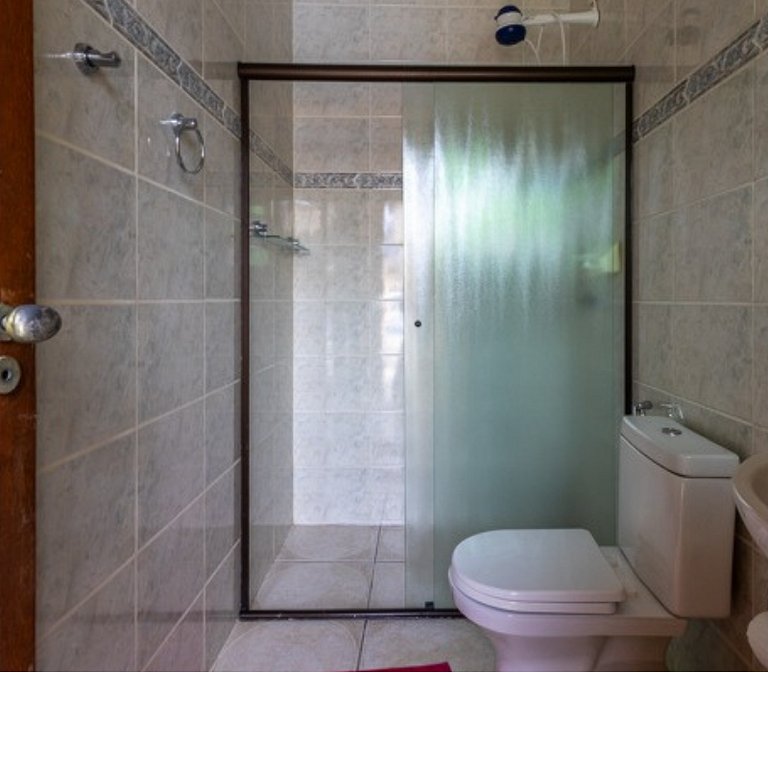 Casa com Piscina e Cascata no Morada da Praia