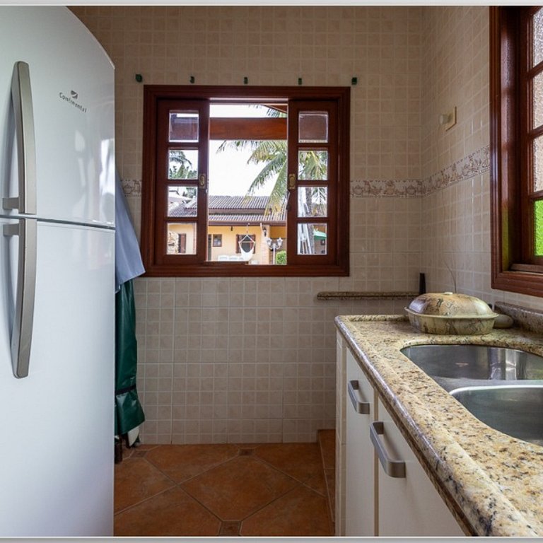 Casa com Piscina e Cascata no Morada da Praia