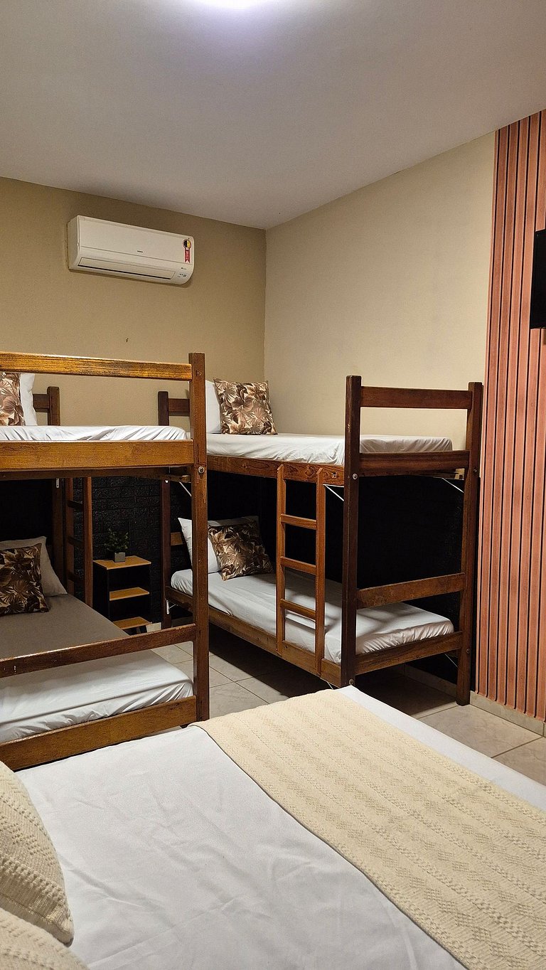 Suíte Privativa c/ Ar, TV e Banheiro | Até 6 Hóspedes