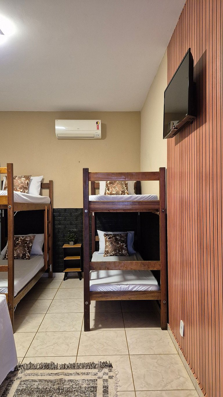 Suíte Privativa c/ Ar, TV e Banheiro | Até 6 Hóspedes