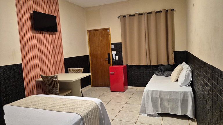 Suíte com cafe da manhã, , TV, piscina e churrasqueira.