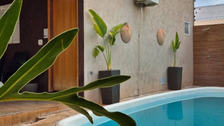 Suíte com cafe da manhã, , TV, piscina e churrasqueira.