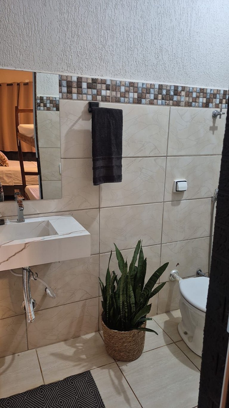 Suíte Econômica com Piscina em Rubinéia para 3 Hóspedes