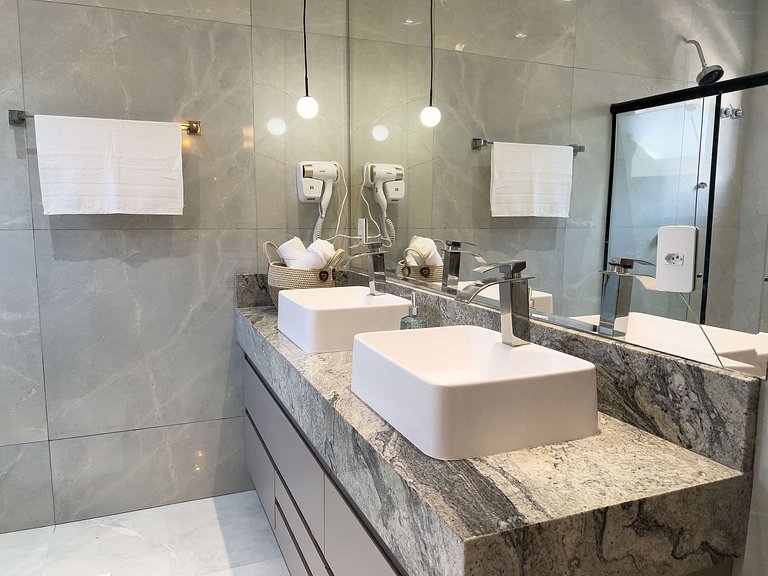 Casa  Climatizada, 3 Suítes, Piscina, Área Gourmet