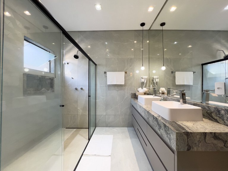 Casa  Climatizada, 3 Suítes, Piscina, Área Gourmet