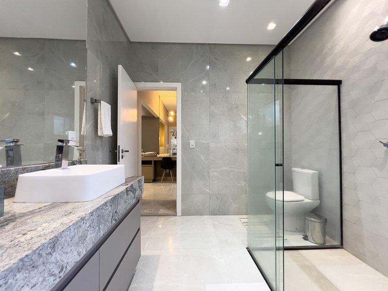 Casa  Climatizada, 3 Suítes, Piscina, Área Gourmet