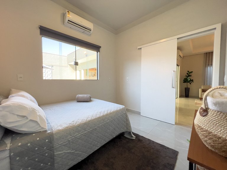 Casa  Climatizada, 3 Suítes, Piscina, Área Gourmet