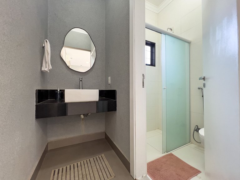 Casa  Climatizada, 3 Suítes, Piscina, Área Gourmet