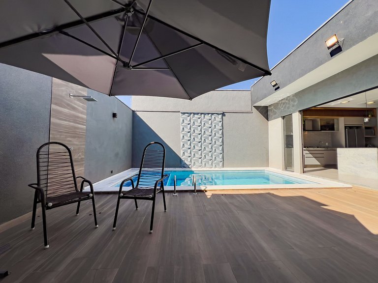 Casa  Climatizada, 3 Suítes, Piscina, Área Gourmet