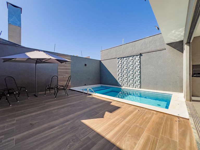 Casa  Climatizada, 3 Suítes, Piscina, Área Gourmet