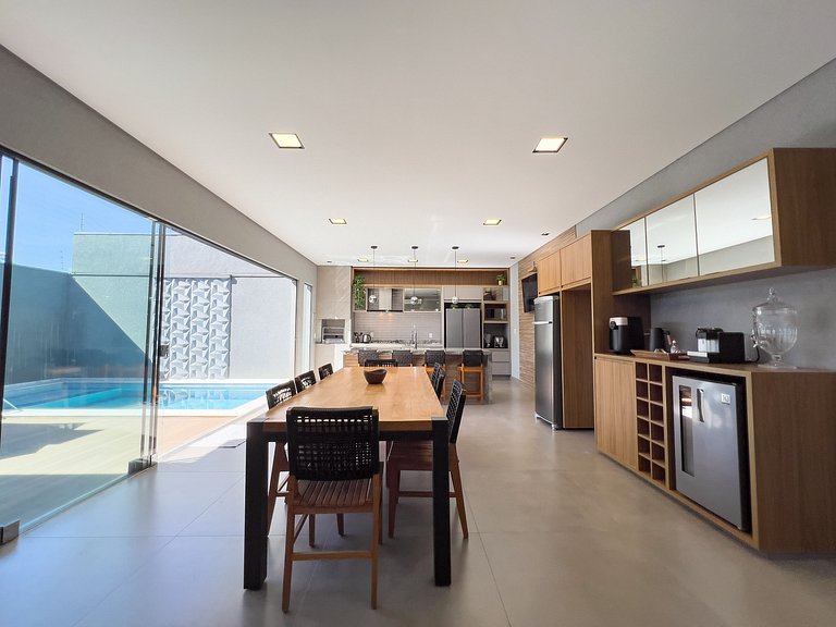 Casa  Climatizada, 3 Suítes, Piscina, Área Gourmet