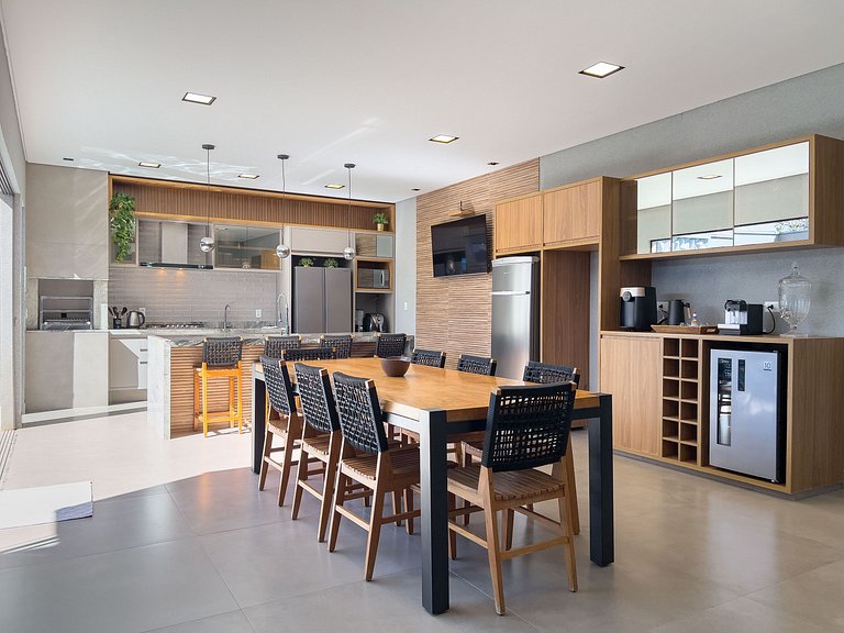 Casa  Climatizada, 3 Suítes, Piscina, Área Gourmet