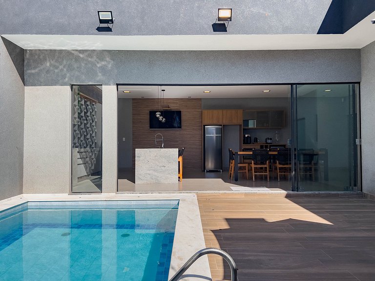 Casa  Climatizada, 3 Suítes, Piscina, Área Gourmet