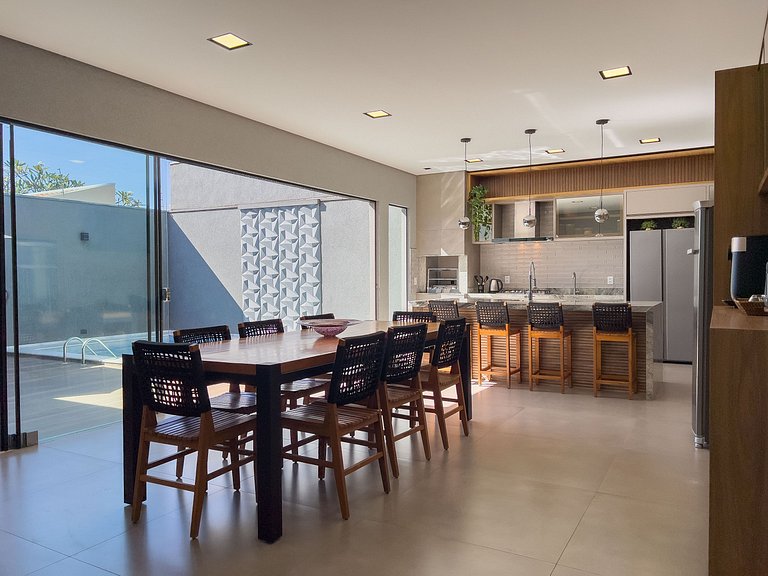 Casa  Climatizada, 3 Suítes, Piscina, Área Gourmet