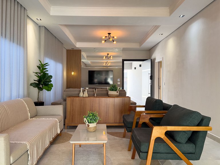 Casa  Climatizada, 3 Suítes, Piscina, Área Gourmet