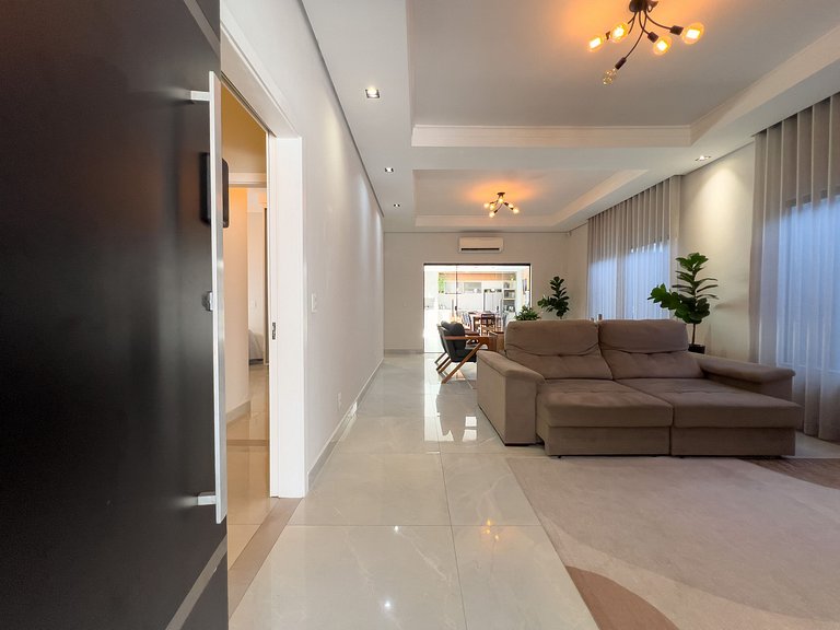 Casa  Climatizada, 3 Suítes, Piscina, Área Gourmet