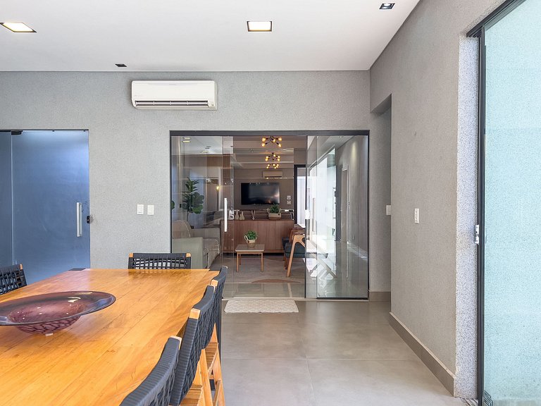 Casa  Climatizada, 3 Suítes, Piscina, Área Gourmet