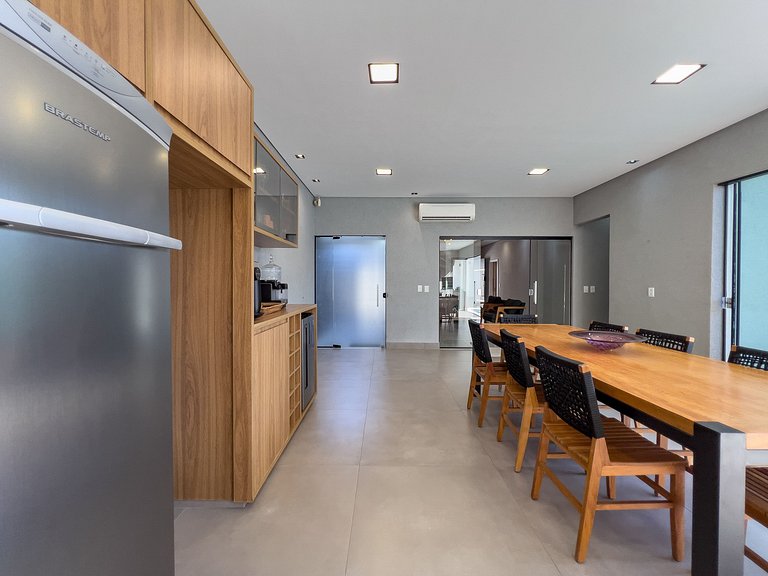 Casa  Climatizada, 3 Suítes, Piscina, Área Gourmet
