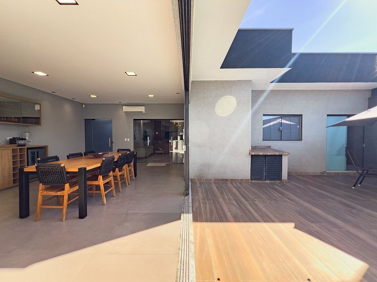 Casa  Climatizada, 3 Suítes, Piscina, Área Gourmet