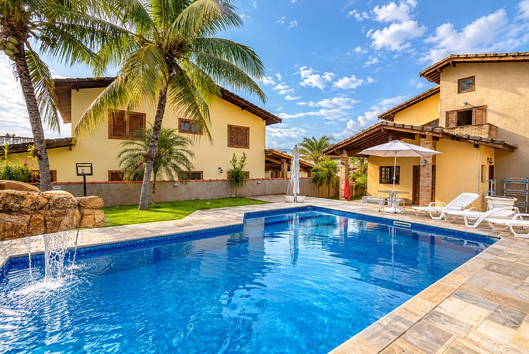 Casa com Piscina e Cascata no Morada da Praia