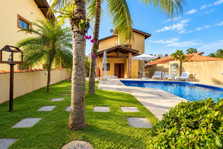 Casa com Piscina e Cascata no Morada da Praia