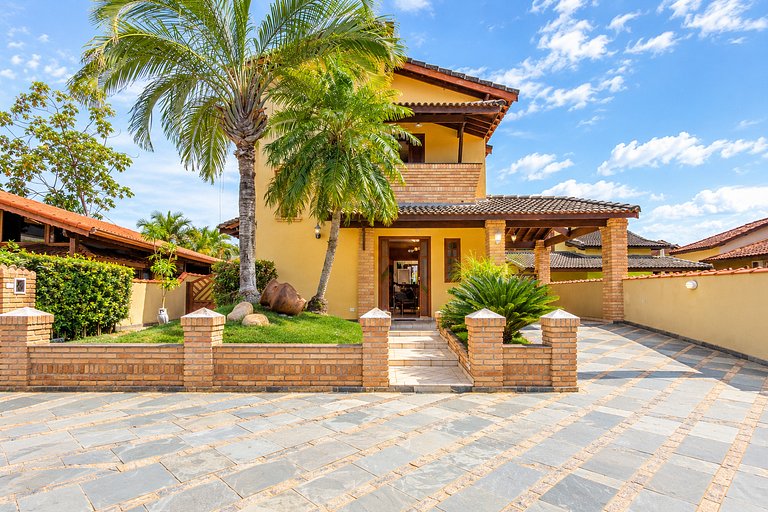Casa aconchegante, conforto e lazer px a praia Boracéia.