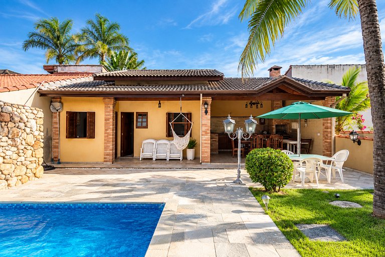 Casa com Piscina e Cascata no Morada da Praia